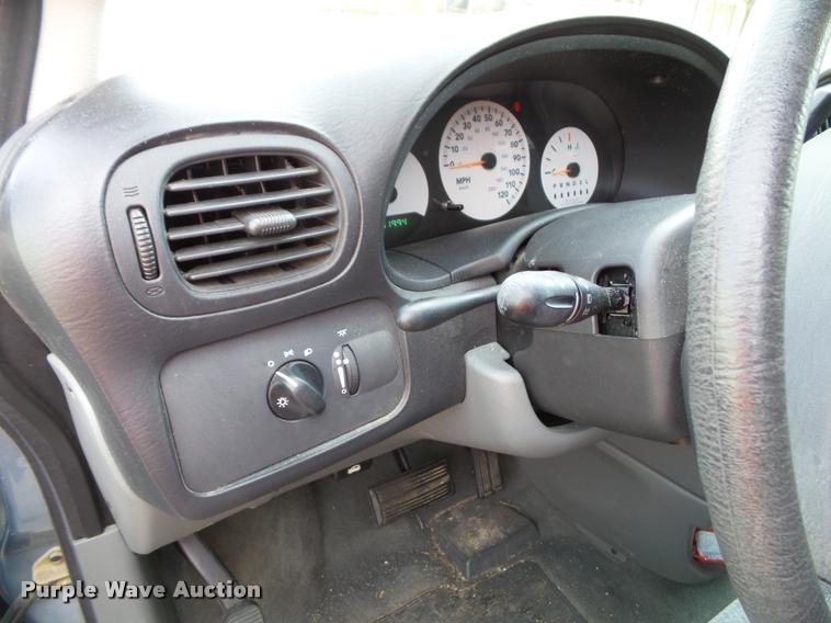 image for item K8085 2006 Dodge Caravan van