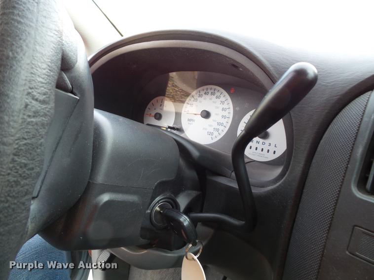 image for item K8085 2006 Dodge Caravan van