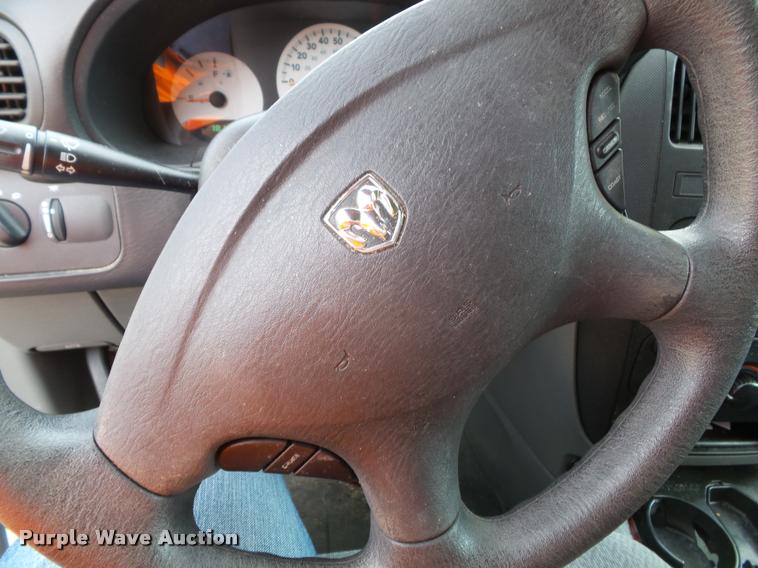 image for item K8085 2006 Dodge Caravan van
