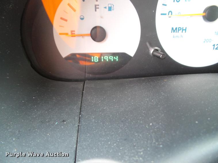 image for item K8085 2006 Dodge Caravan van