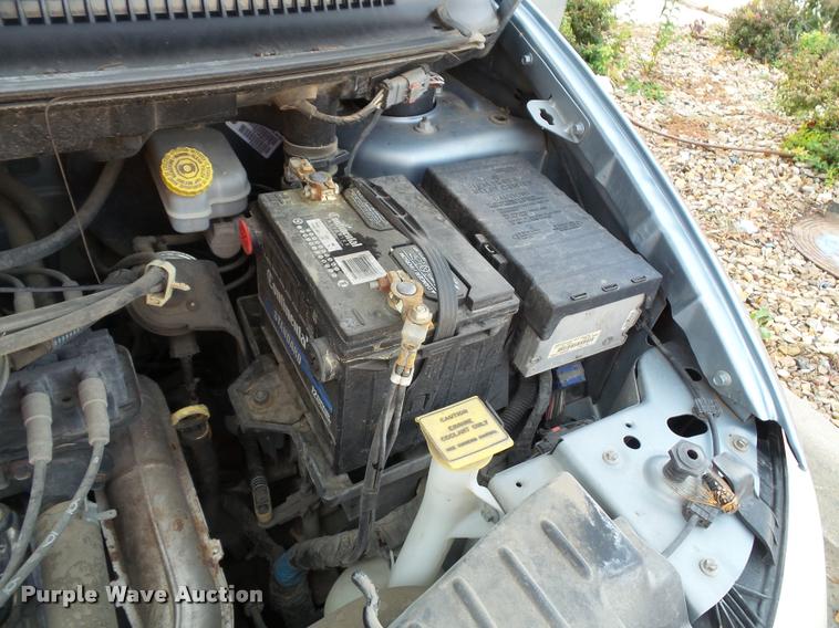 image for item K8085 2006 Dodge Caravan van