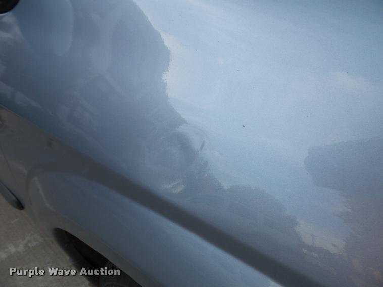 image for item K8085 2006 Dodge Caravan van