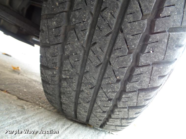 image for item K8085 2006 Dodge Caravan van