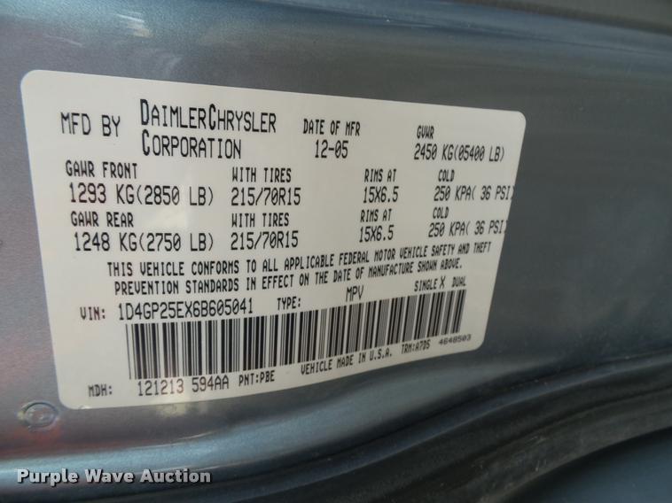 image for item K8085 2006 Dodge Caravan van