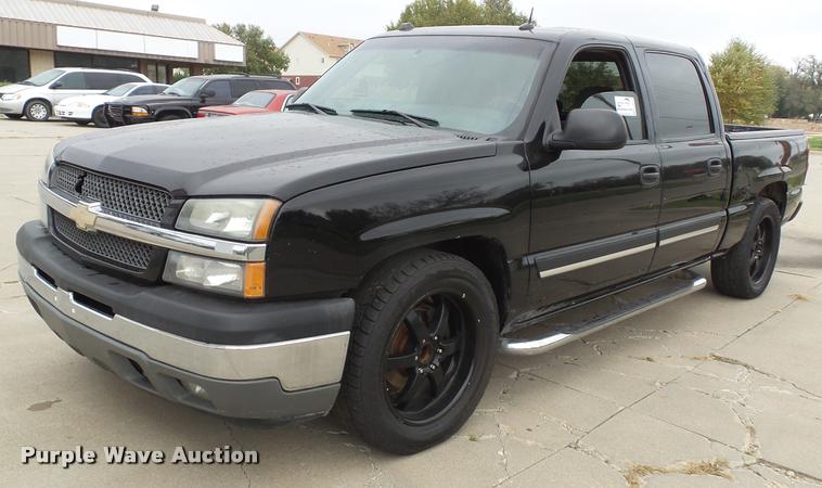 image for item K8095 2005 Chevrolet Silverado 1500 Crew Cab pickup truck