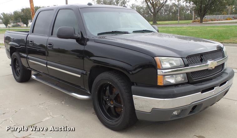 image for item K8095 2005 Chevrolet Silverado 1500 Crew Cab pickup truck