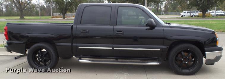 image for item K8095 2005 Chevrolet Silverado 1500 Crew Cab pickup truck