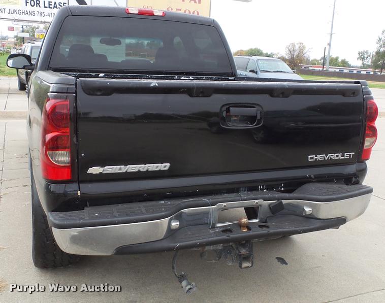 image for item K8095 2005 Chevrolet Silverado 1500 Crew Cab pickup truck