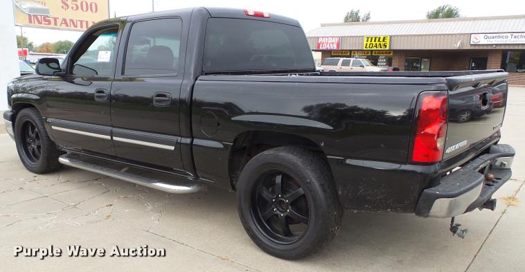 image for item K8095 2005 Chevrolet Silverado 1500 Crew Cab pickup truck