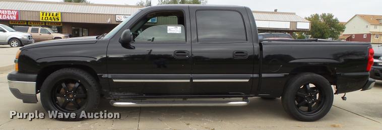image for item K8095 2005 Chevrolet Silverado 1500 Crew Cab pickup truck