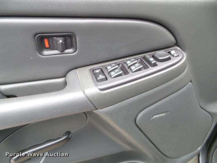 image for item K8095 2005 Chevrolet Silverado 1500 Crew Cab pickup truck