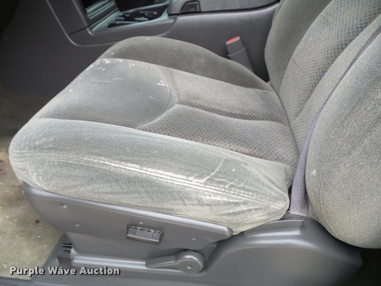 image for item K8095 2005 Chevrolet Silverado 1500 Crew Cab pickup truck