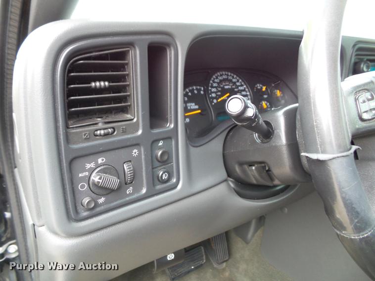 image for item K8095 2005 Chevrolet Silverado 1500 Crew Cab pickup truck