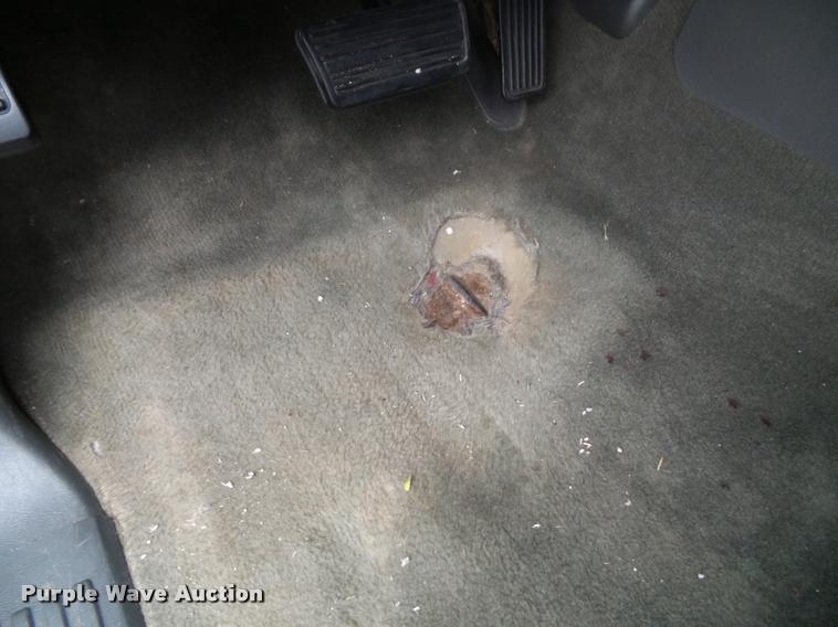 image for item K8095 2005 Chevrolet Silverado 1500 Crew Cab pickup truck