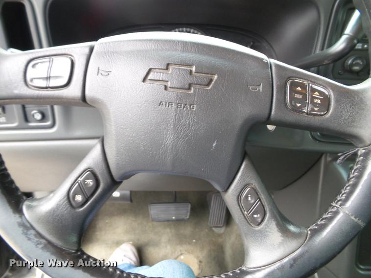 image for item K8095 2005 Chevrolet Silverado 1500 Crew Cab pickup truck