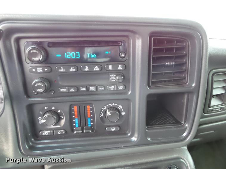 image for item K8095 2005 Chevrolet Silverado 1500 Crew Cab pickup truck