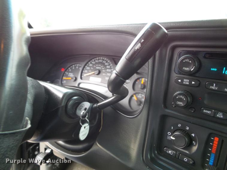 image for item K8095 2005 Chevrolet Silverado 1500 Crew Cab pickup truck