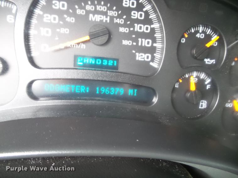 image for item K8095 2005 Chevrolet Silverado 1500 Crew Cab pickup truck