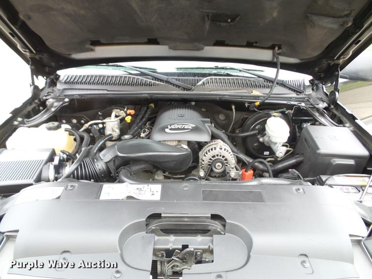 image for item K8095 2005 Chevrolet Silverado 1500 Crew Cab pickup truck