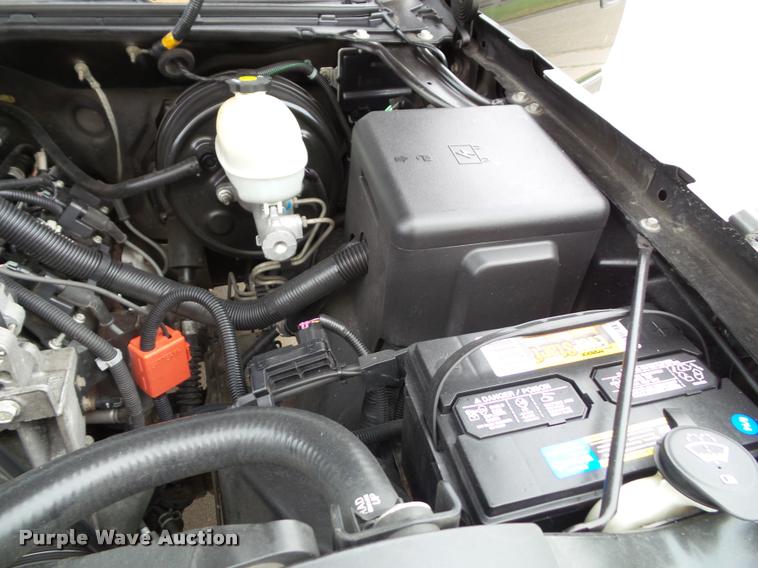 image for item K8095 2005 Chevrolet Silverado 1500 Crew Cab pickup truck