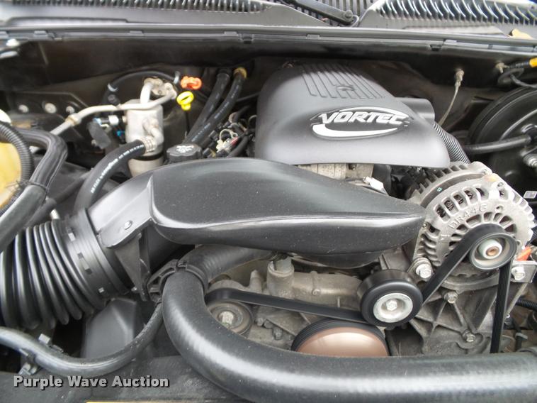 image for item K8095 2005 Chevrolet Silverado 1500 Crew Cab pickup truck