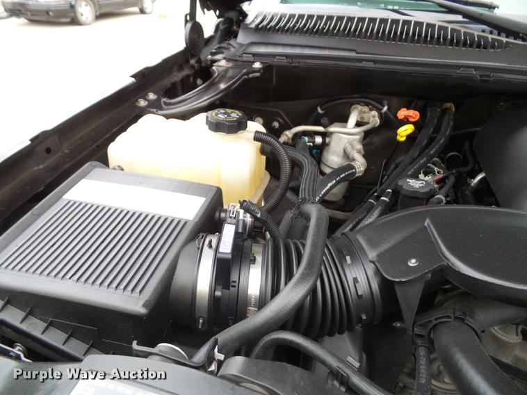 image for item K8095 2005 Chevrolet Silverado 1500 Crew Cab pickup truck