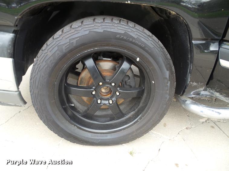 image for item K8095 2005 Chevrolet Silverado 1500 Crew Cab pickup truck