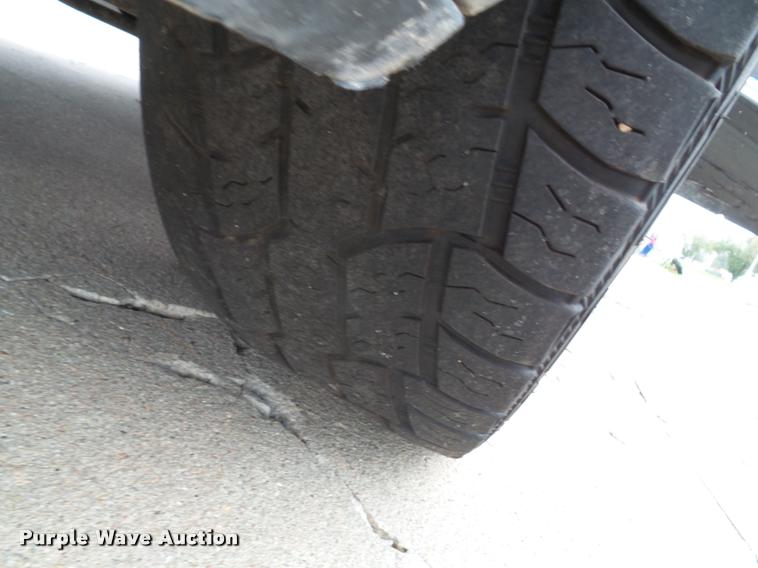 image for item K8095 2005 Chevrolet Silverado 1500 Crew Cab pickup truck