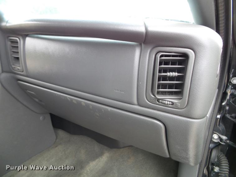 image for item K8095 2005 Chevrolet Silverado 1500 Crew Cab pickup truck