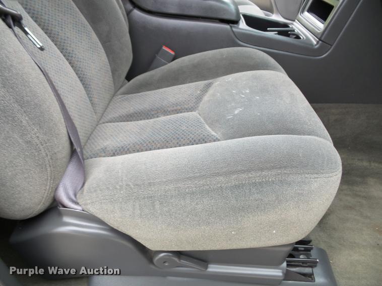 image for item K8095 2005 Chevrolet Silverado 1500 Crew Cab pickup truck