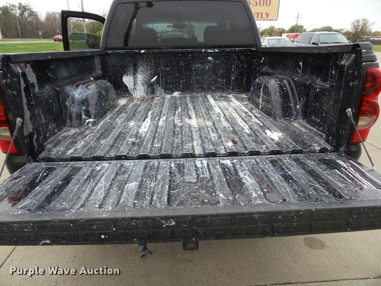 image for item K8095 2005 Chevrolet Silverado 1500 Crew Cab pickup truck