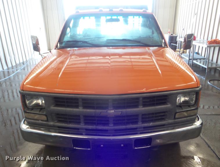 image for item L1720 2000 Chevrolet 3500 flatbed pickup truck