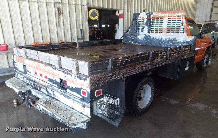 image for item L1720 2000 Chevrolet 3500 flatbed pickup truck