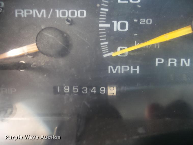 image for item L1720 2000 Chevrolet 3500 flatbed pickup truck