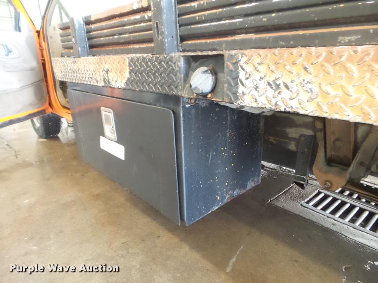 image for item L1720 2000 Chevrolet 3500 flatbed pickup truck