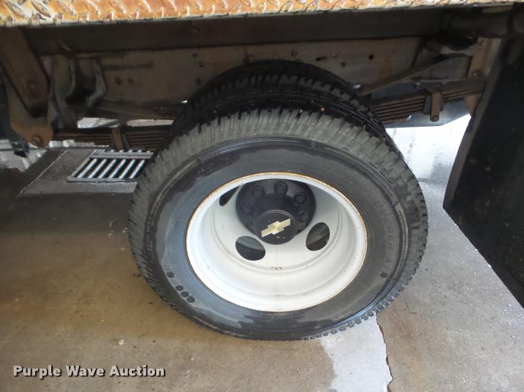 image for item L1720 2000 Chevrolet 3500 flatbed pickup truck