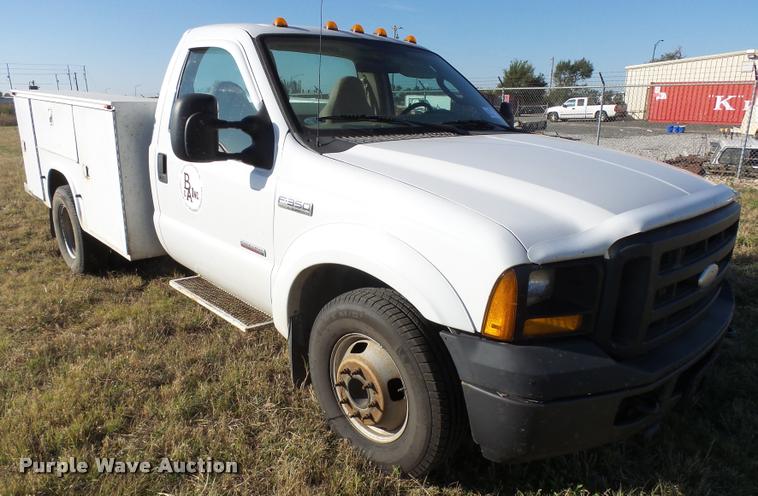 image for item L3293 2006 Ford F350 Super Duty utility truck