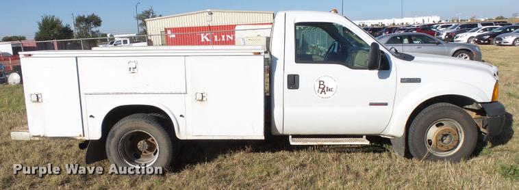 image for item L3293 2006 Ford F350 Super Duty utility truck