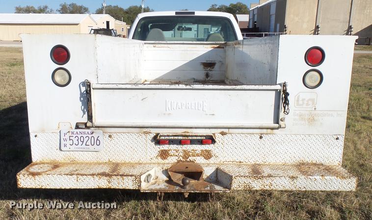 image for item L3293 2006 Ford F350 Super Duty utility truck