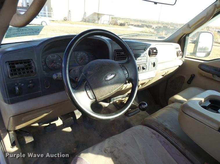 image for item L3293 2006 Ford F350 Super Duty utility truck