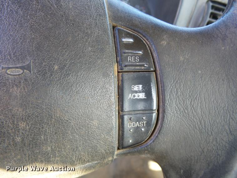 image for item L3293 2006 Ford F350 Super Duty utility truck