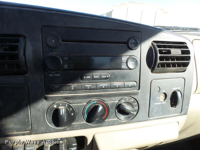 image for item L3293 2006 Ford F350 Super Duty utility truck