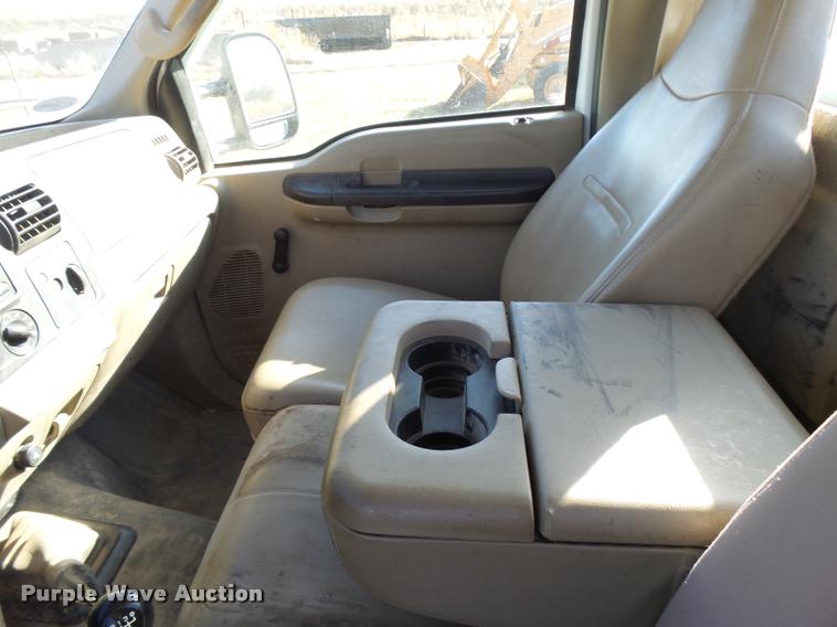 image for item L3293 2006 Ford F350 Super Duty utility truck