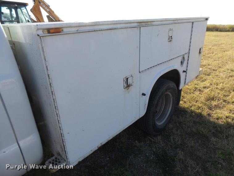 image for item L3293 2006 Ford F350 Super Duty utility truck