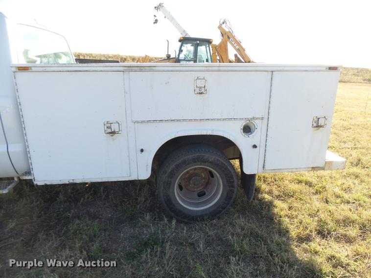 image for item L3293 2006 Ford F350 Super Duty utility truck