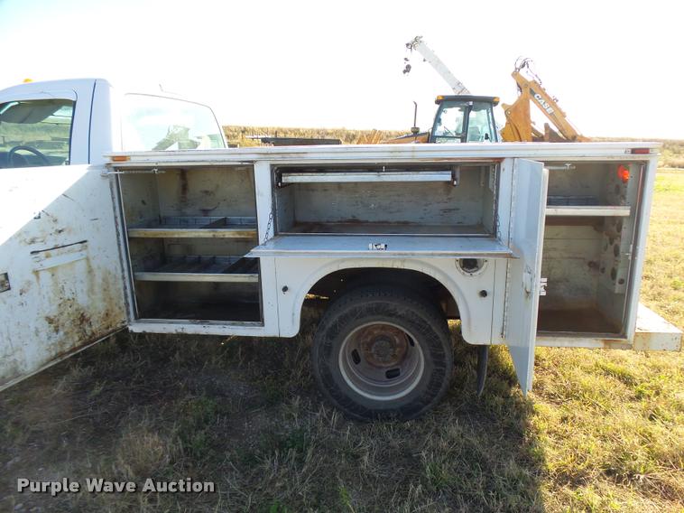 image for item L3293 2006 Ford F350 Super Duty utility truck