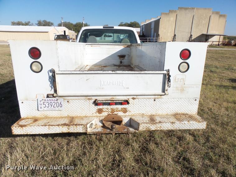 image for item L3293 2006 Ford F350 Super Duty utility truck