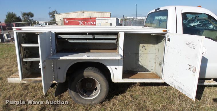 image for item L3293 2006 Ford F350 Super Duty utility truck