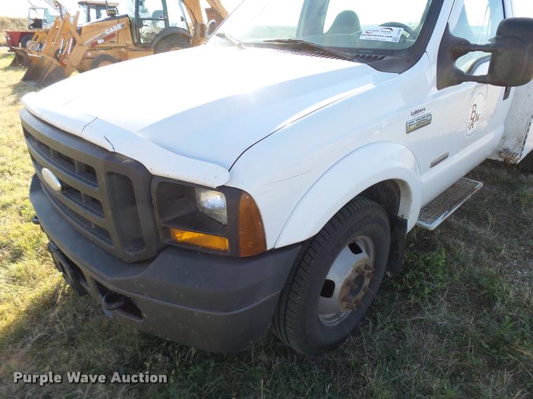 image for item L3293 2006 Ford F350 Super Duty utility truck