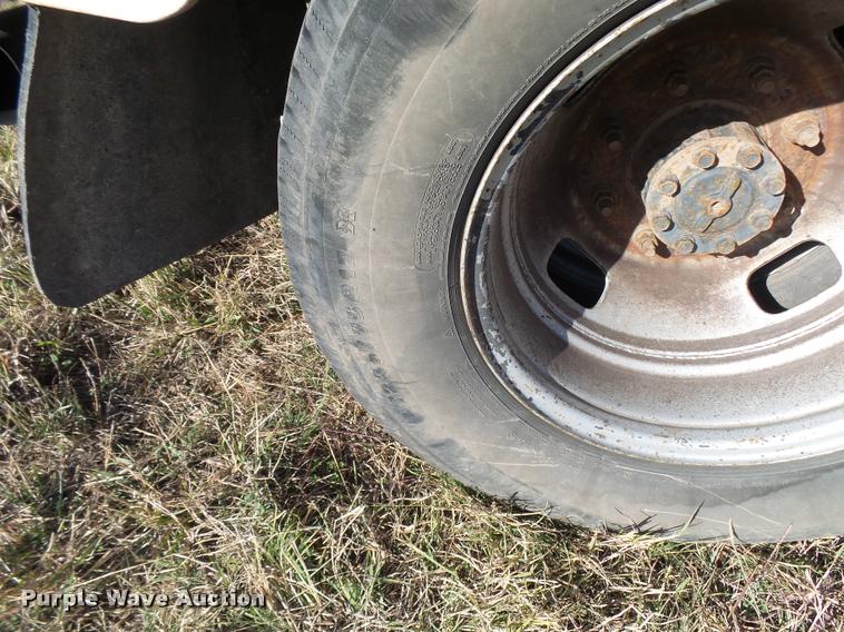 image for item L3293 2006 Ford F350 Super Duty utility truck